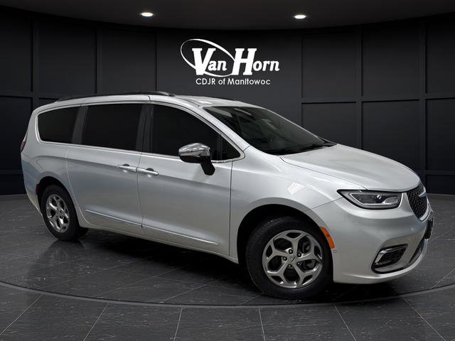 Used 2023 Chrysler Pacifica Limited w/ Uconnect Theater Family Group image 44