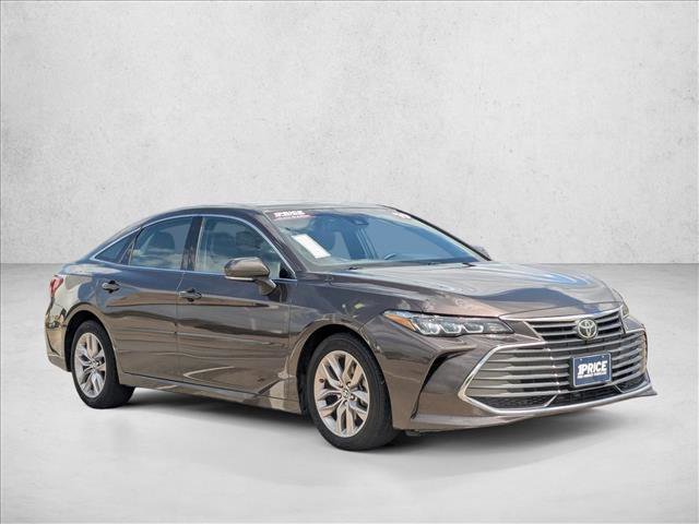 Used 2019 Toyota Avalon XLE w/ Moonroof Package image 3