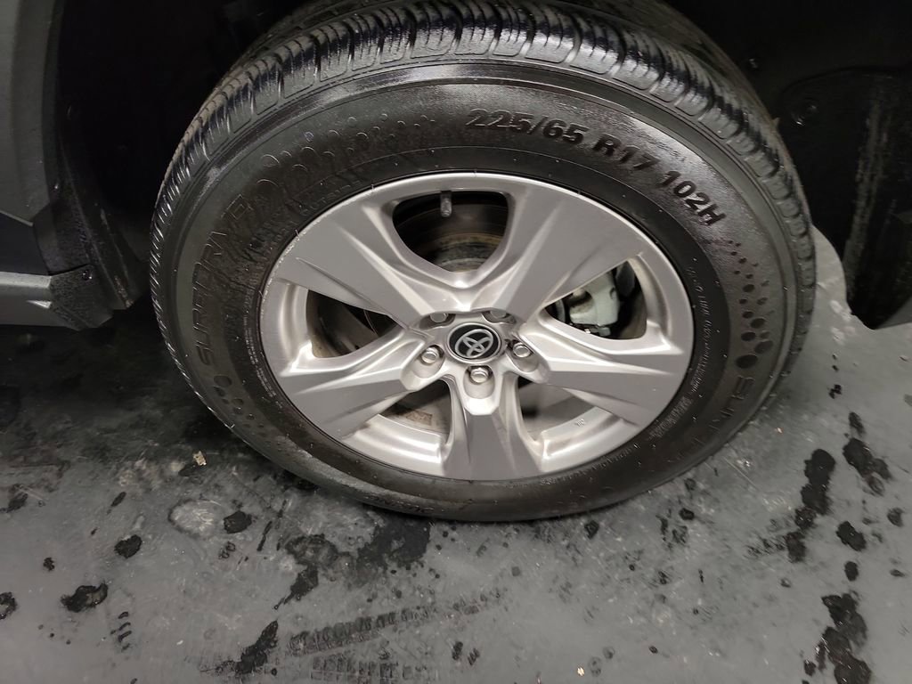 Used 2022 Toyota RAV4 XLE image 10