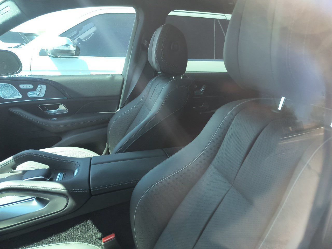 Used 2024 Mercedes-Benz GLS 580 4MATIC image 3