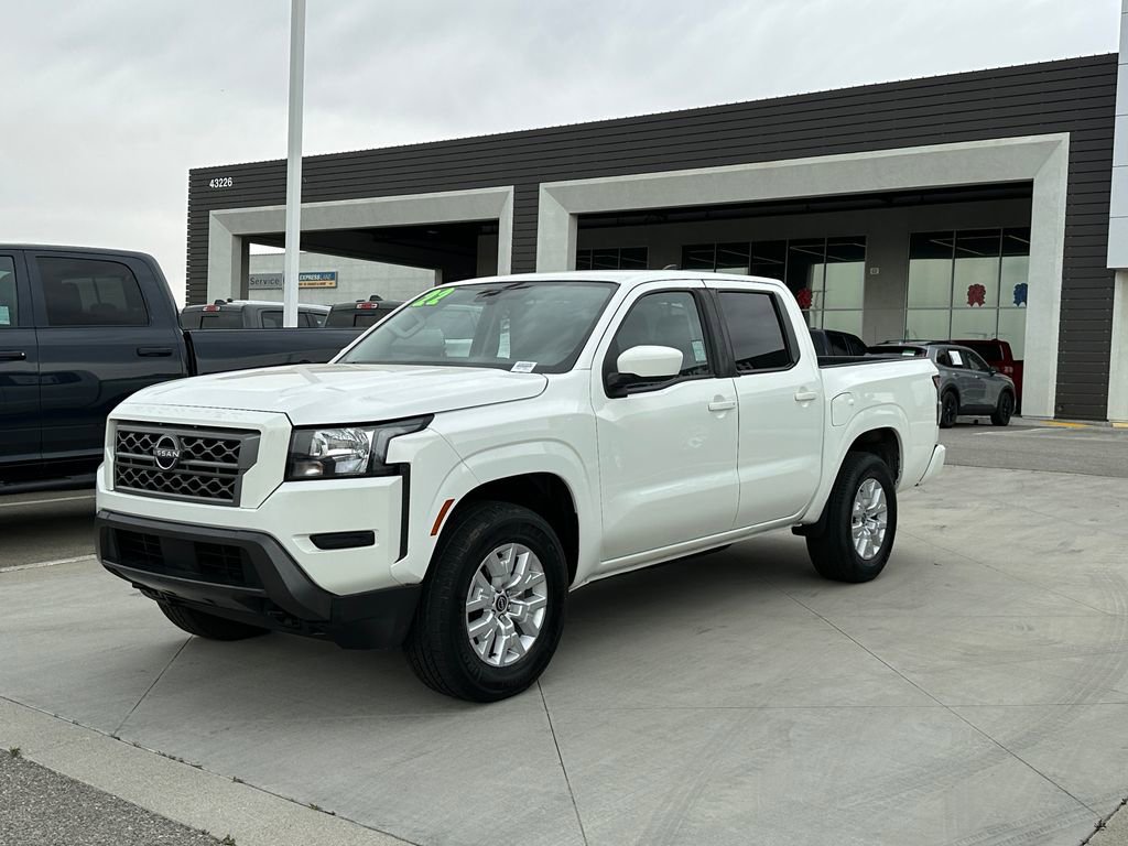 Used 2022 Nissan Frontier SV image 2