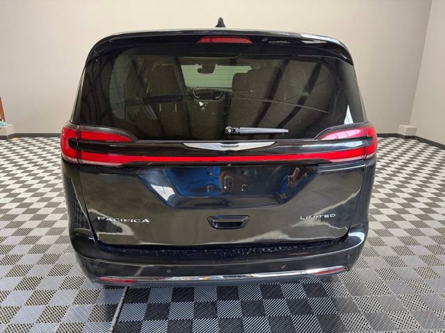 Used 2024 Chrysler Pacifica Limited image 9