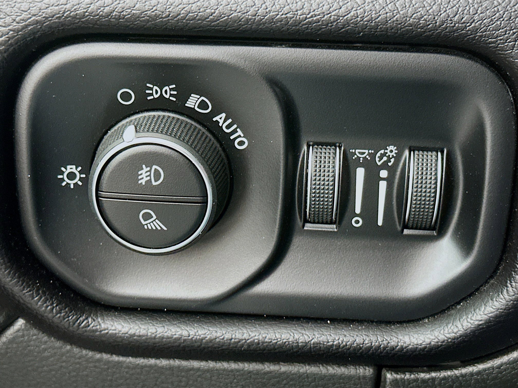 Used 2024 RAM 2500 Laramie w/ Safety Group image 17