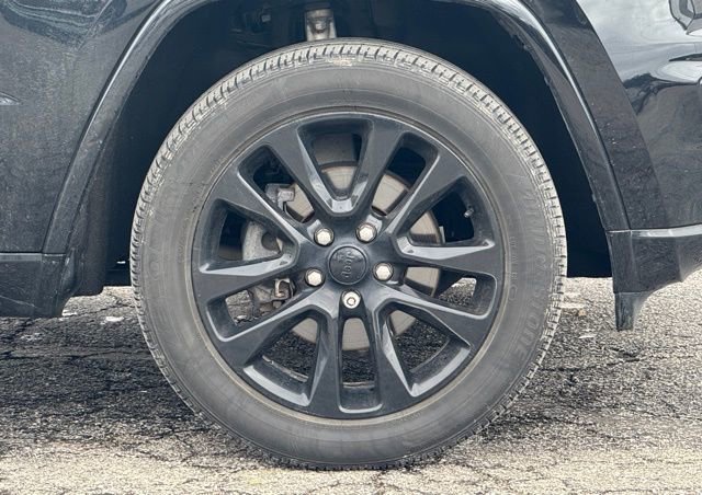 Used 2020 Jeep Grand Cherokee Altitude image 3