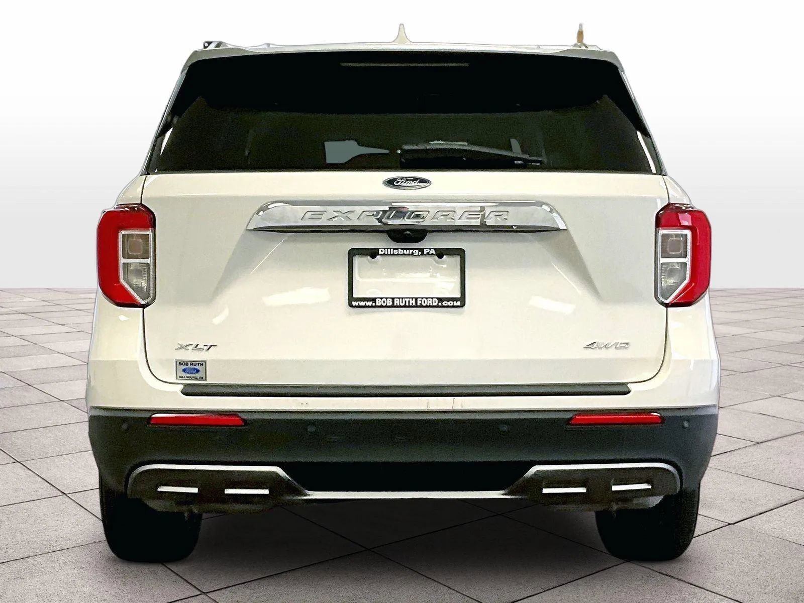 Used 2022 Ford Explorer XLT w/ Equipment Group 202A image 4