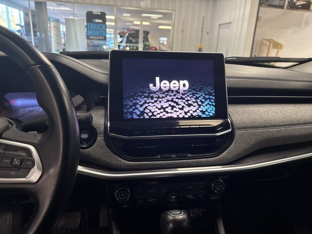 Used 2022 Jeep Compass Latitude w/ Convenience Group image 19