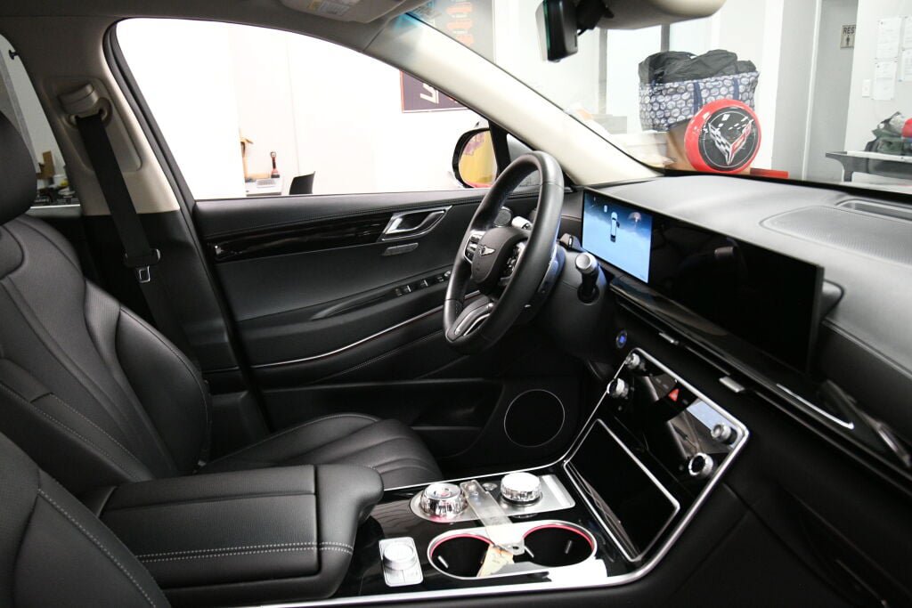 Used 2025 Genesis GV80 2.5T Standard AWD/4WD image 32