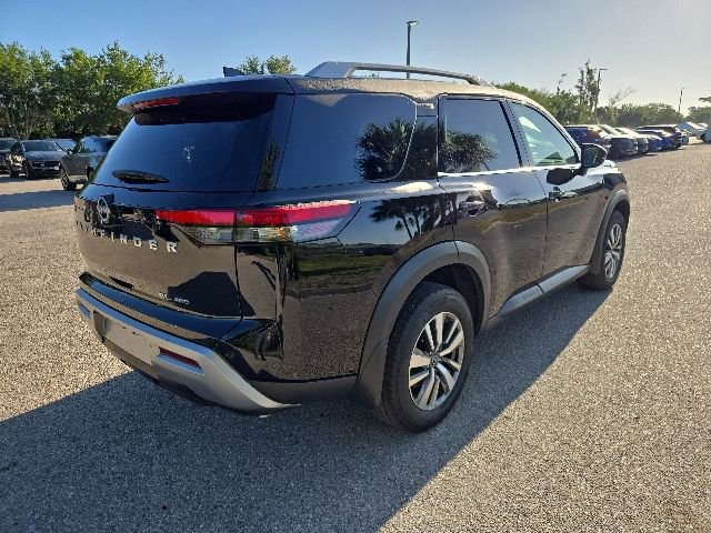 Used 2025 Nissan Pathfinder SL AWD/4WD image 5