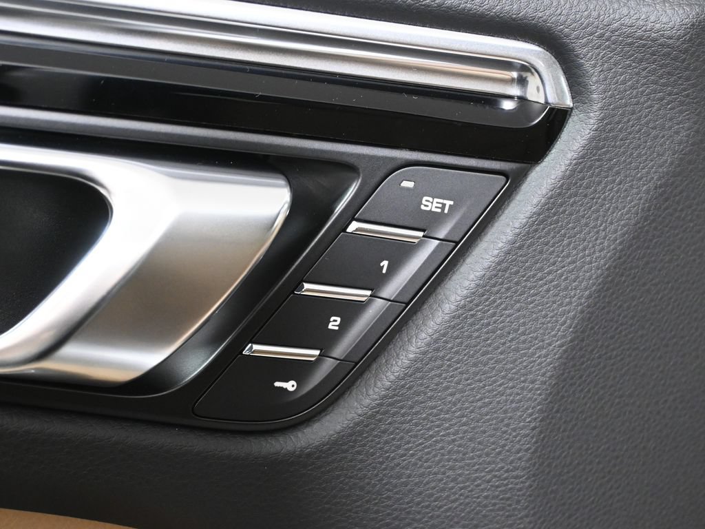 Used 2026 Porsche Macan AWD/4WD image 33