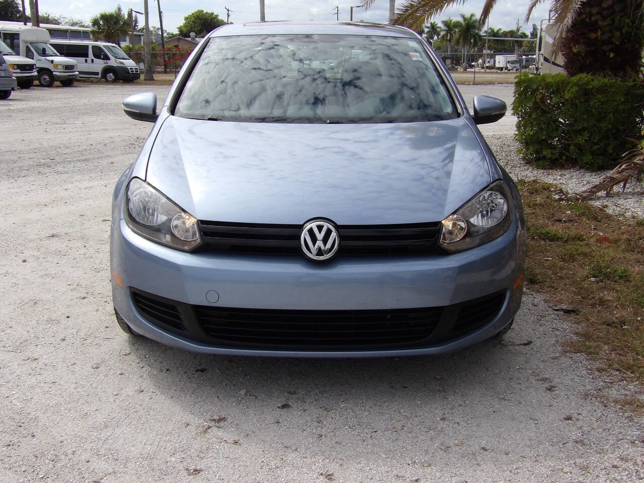Used 2011 Volkswagen Golf 4-Door image 7