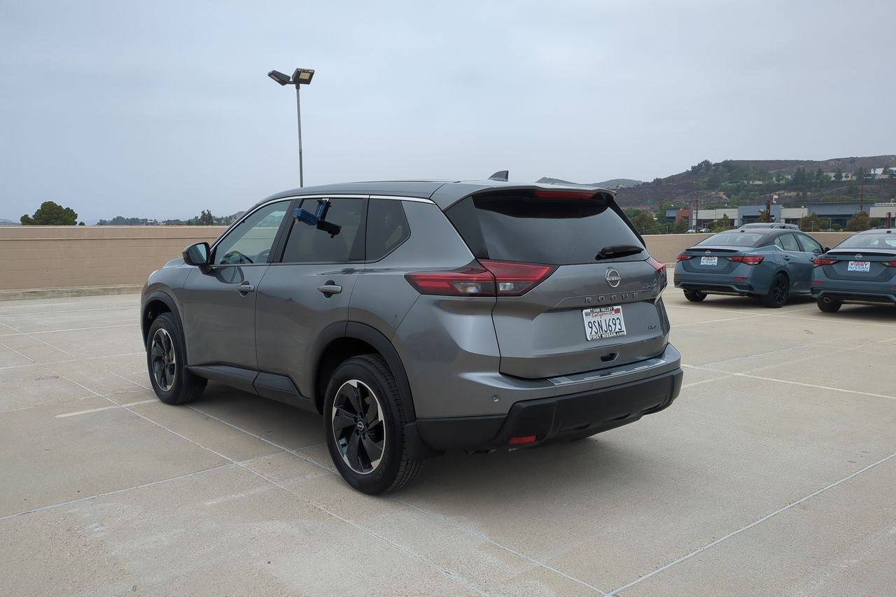 Certified 2025 Nissan Rogue SV image 8