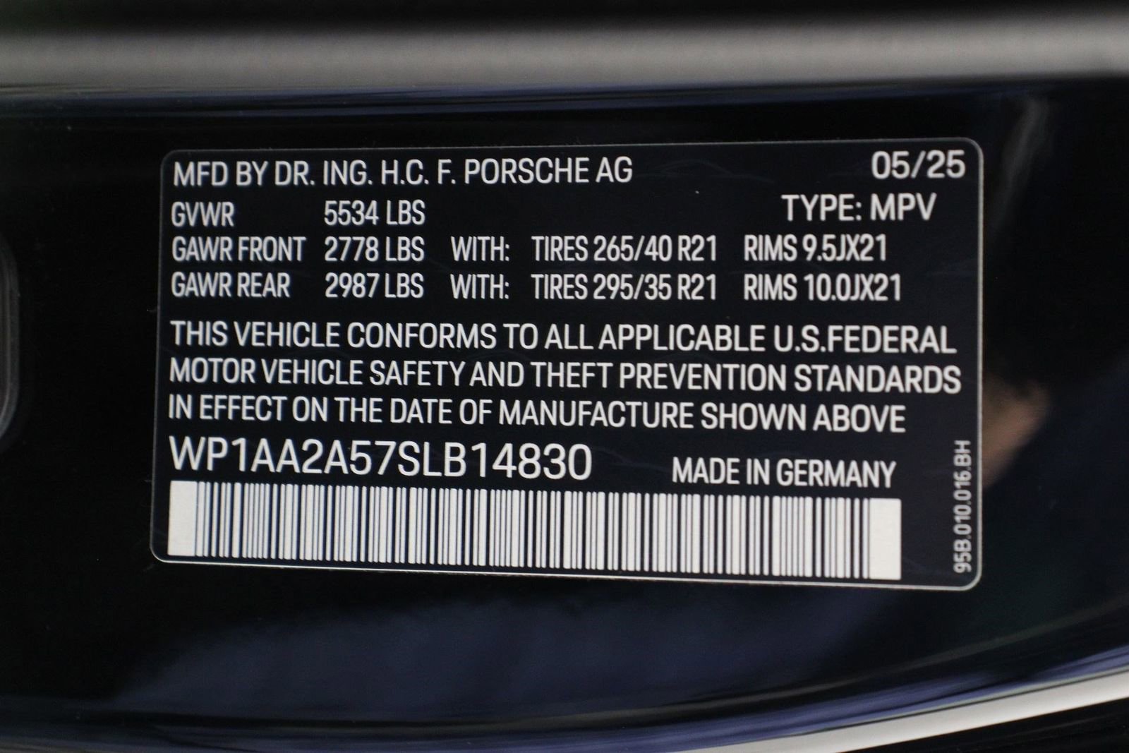 Certified 2025 Porsche Macan AWD/4WD image 19