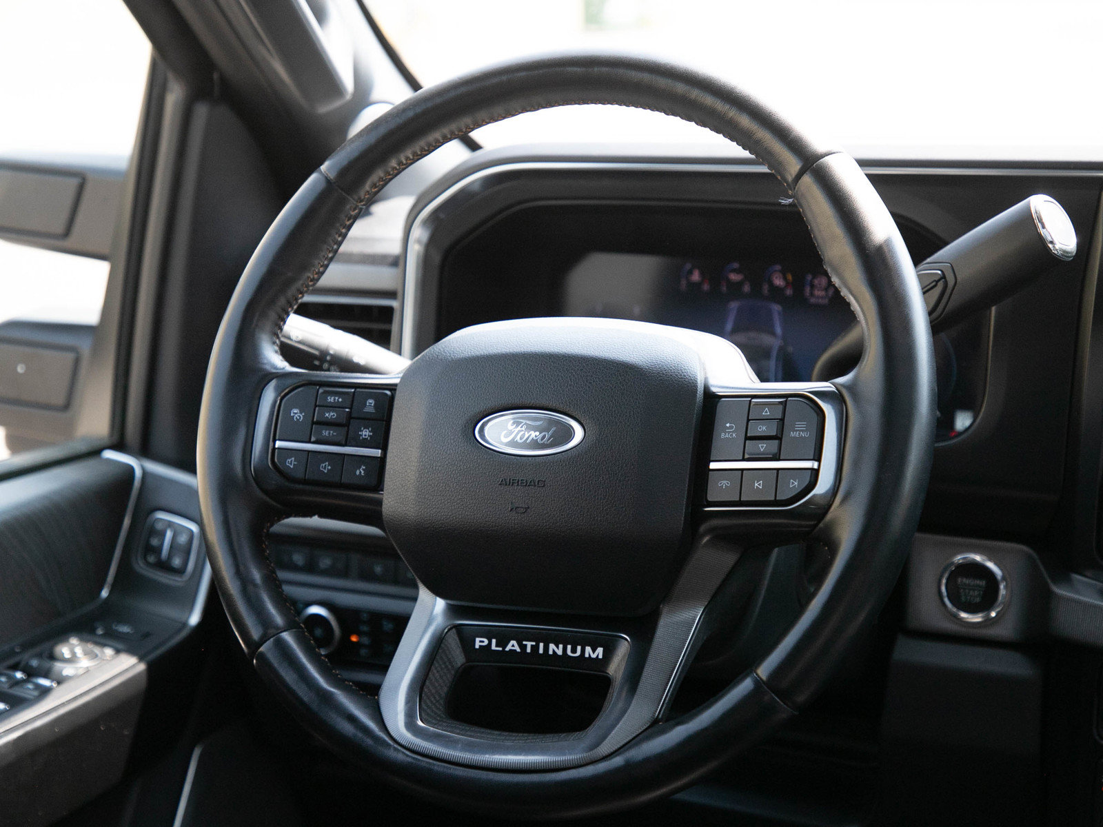 Used 2023 Ford F450 Platinum w/ FX4 Off-Road Package AWD/4WD image 13