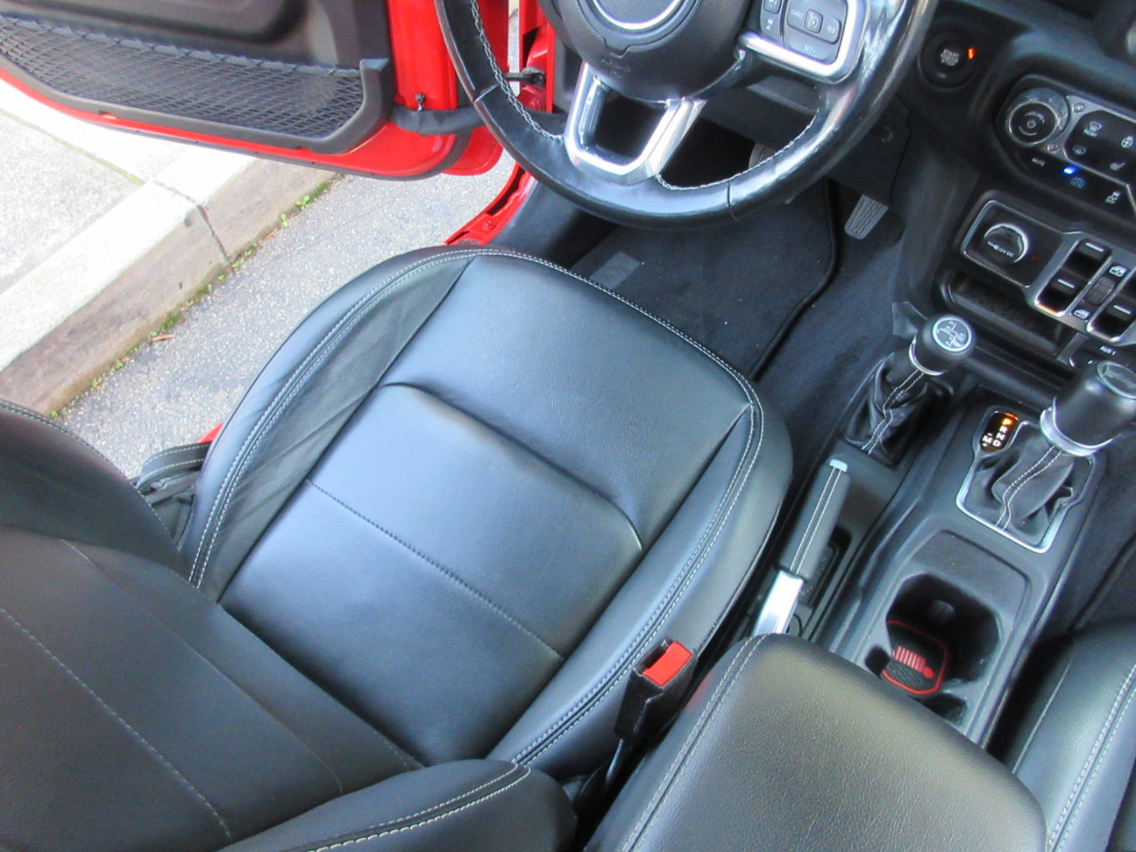 Used 2021 Jeep Wrangler Unlimited Sahara w/ Cold Weather Group image 15