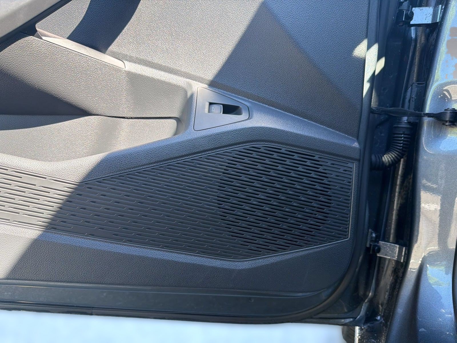 Used 2025 Volkswagen Jetta SE w/ Sunroof Package FWD image 20