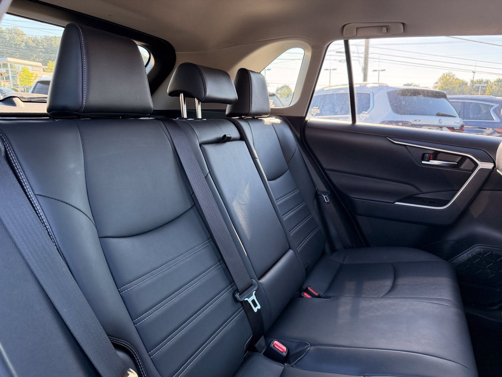 Used 2019 Toyota RAV4 XLE Premium FWD image 33