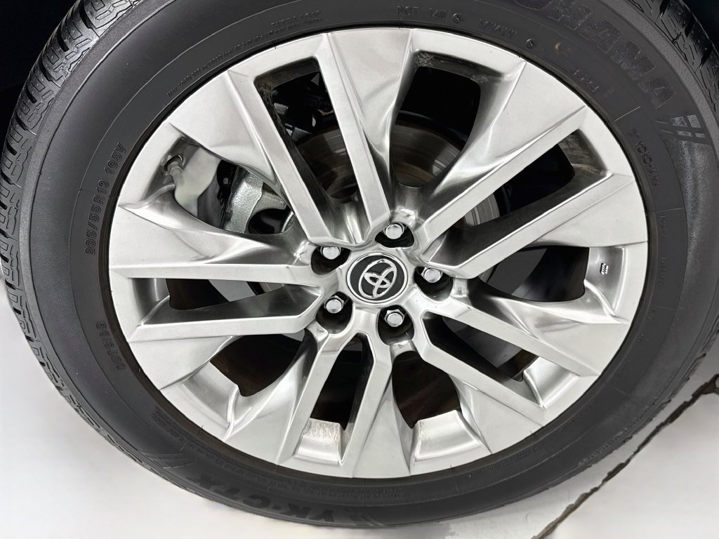 Used 2019 Toyota RAV4 Limited w/ Cold Weather Package FWD image 32