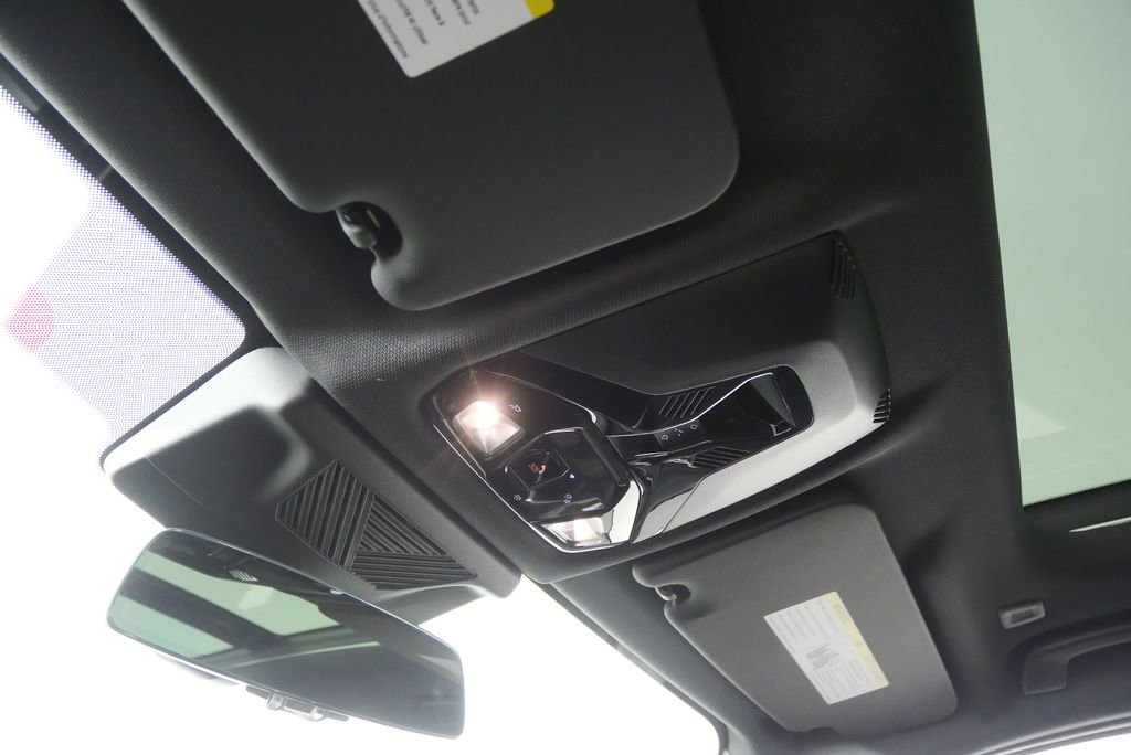 Used 2026 BMW X1 xDrive28i w/ Technology Package image 23