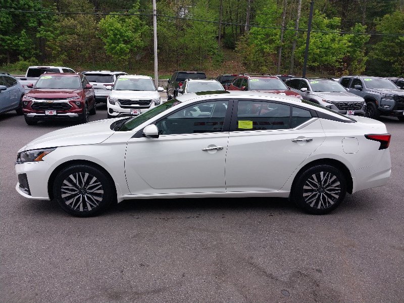 Used 2024 Nissan Altima 2.5 SV w/ SV Premium Package AWD/4WD image 5