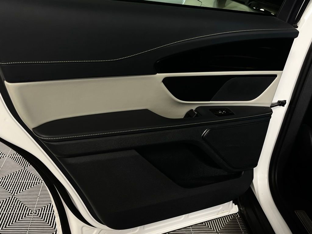 Used 2024 Lincoln Nautilus Reserve AWD/4WD image 28