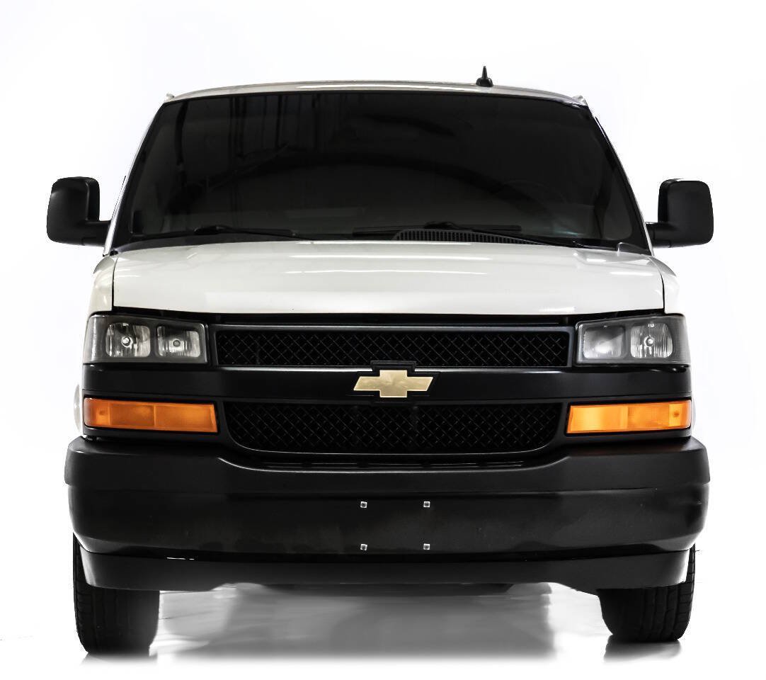 Used 2018 Chevrolet Express 3500 Extended w/ Driver Convenience Package RWD image 7