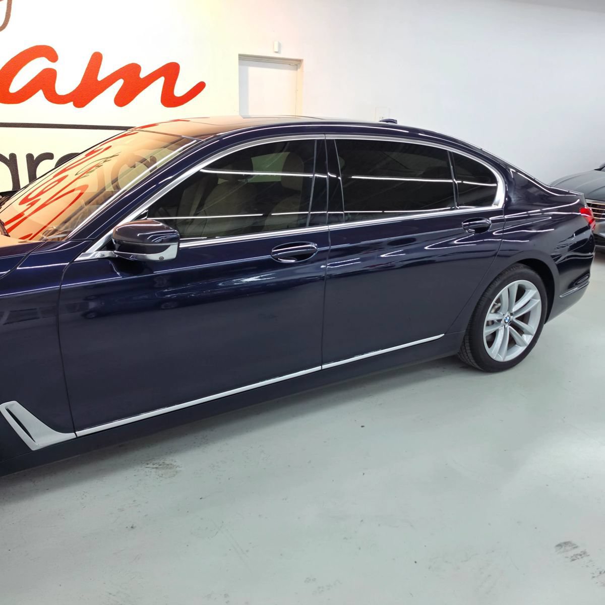 Used 2019 BMW 750i xDrive AWD/4WD image 3