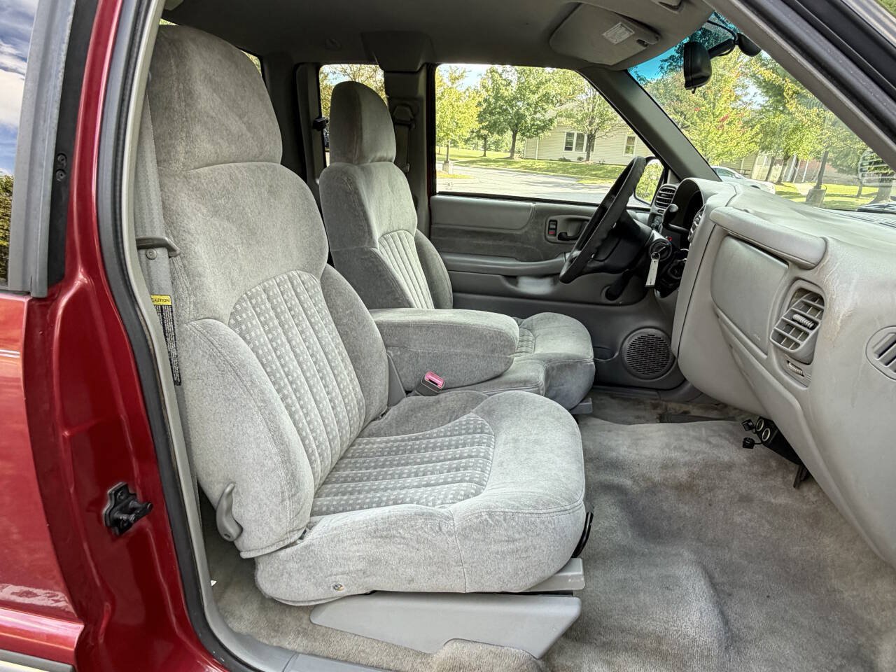 Used 2000 Chevrolet S10 Pickup LS w/ Preferred Equipment Group RWD image 19