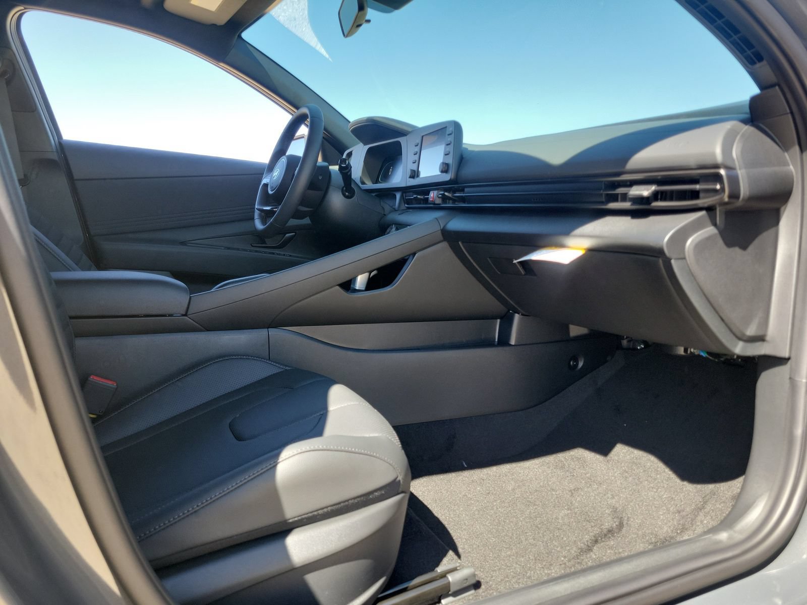 New 2026 Hyundai Elantra SEL Sport FWD image 17