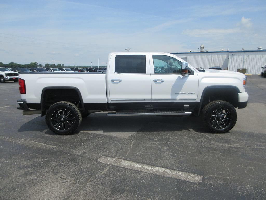 Used 2019 GMC Sierra 2500 Denali w/ Duramax Plus Package AWD/4WD image 4