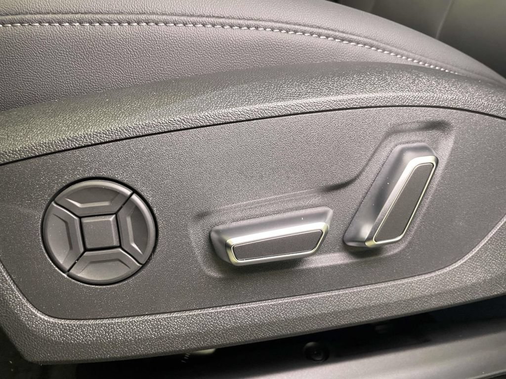 New 2026 Audi Q3 quattro 2.0T AWD/4WD image 17