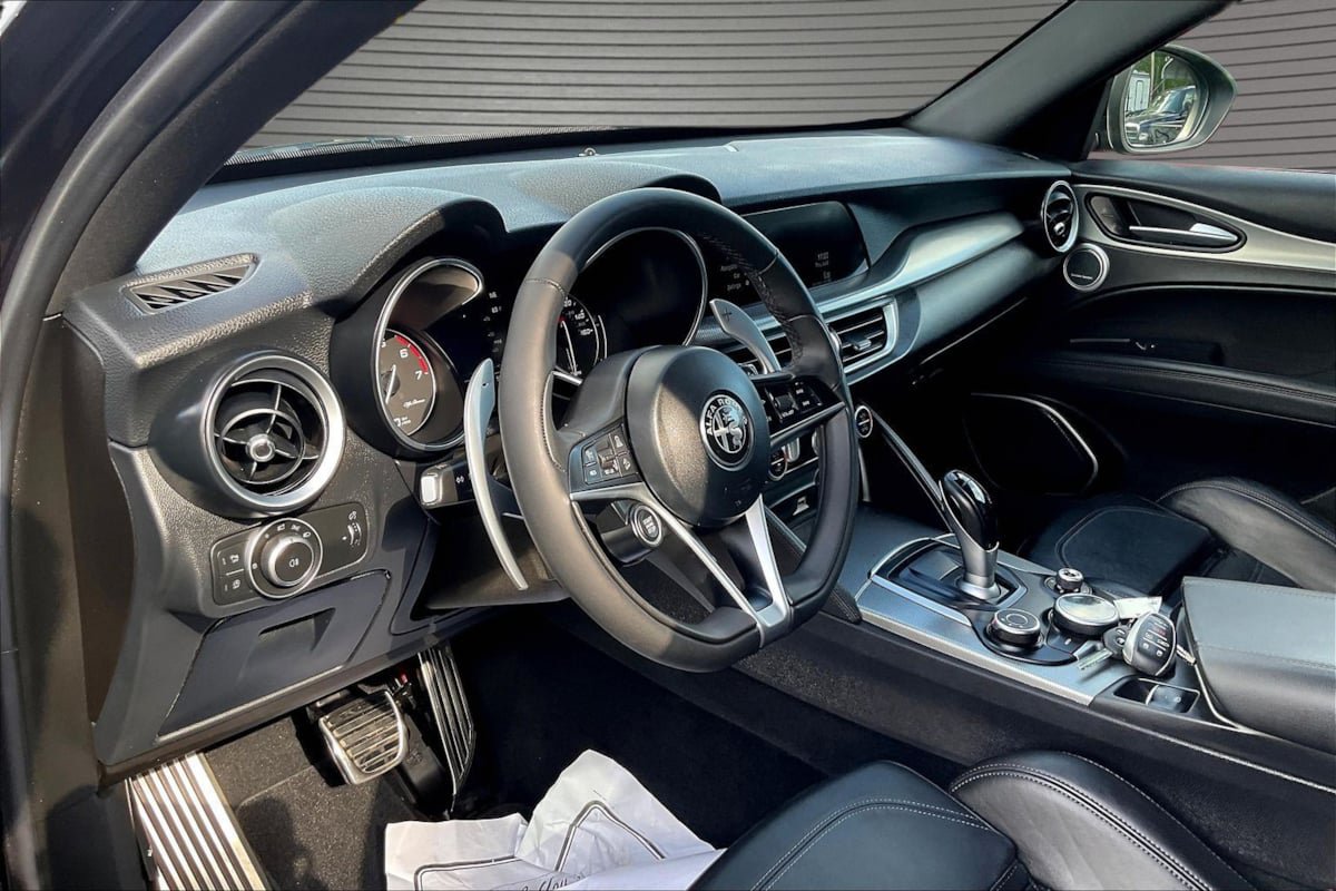 Used 2018 Alfa Romeo Stelvio Ti Sport AWD/4WD image 16