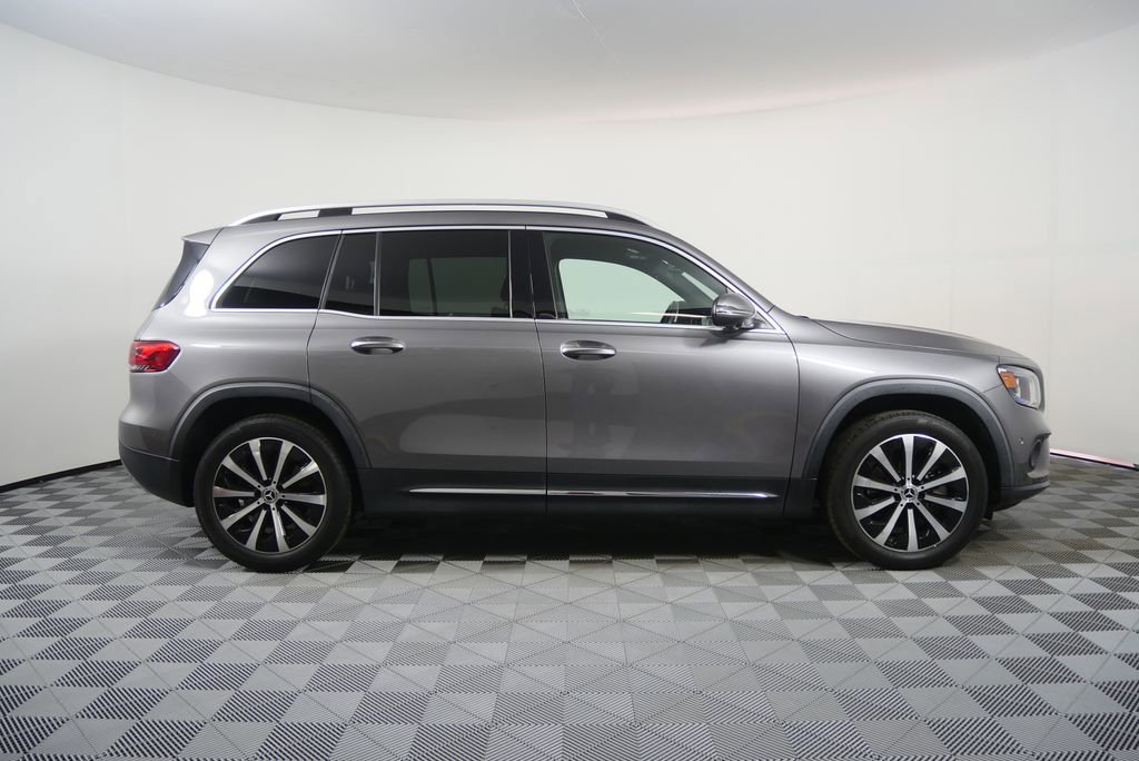 Used 2023 Mercedes-Benz GLB 250 w/ Premium Package image 2