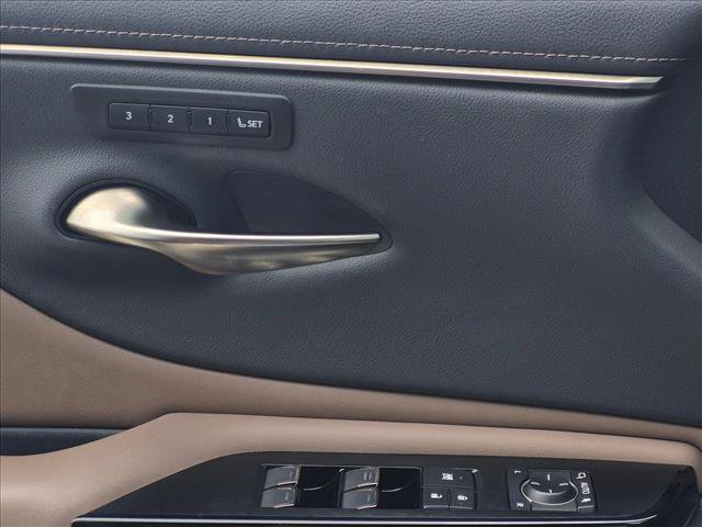 Certified 2023 Lexus ES 250 w/ Premium Package AWD/4WD image 2