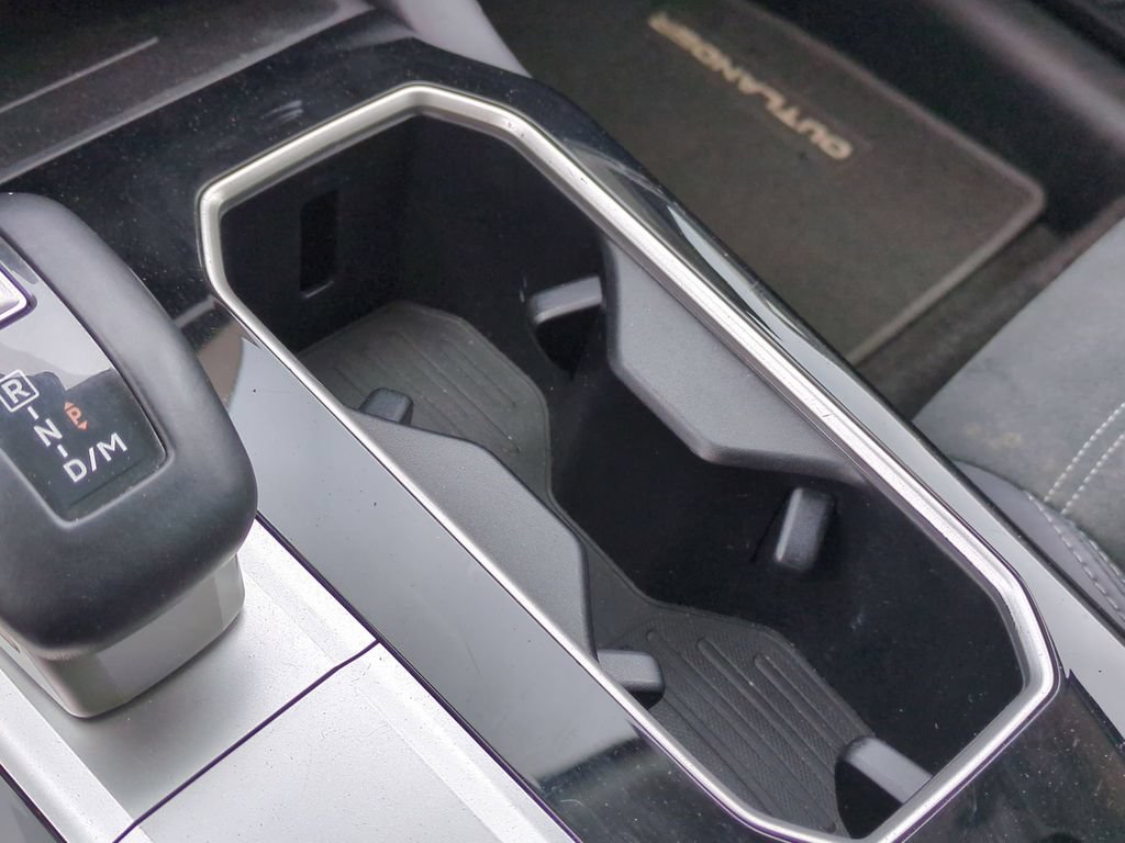 Used 2025 Mitsubishi Outlander SE AWD/4WD image 24
