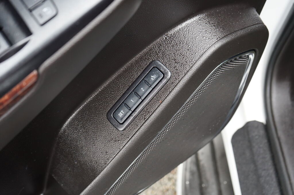 Used 2015 GMC Yukon SLT w/ Open Road Package image 12