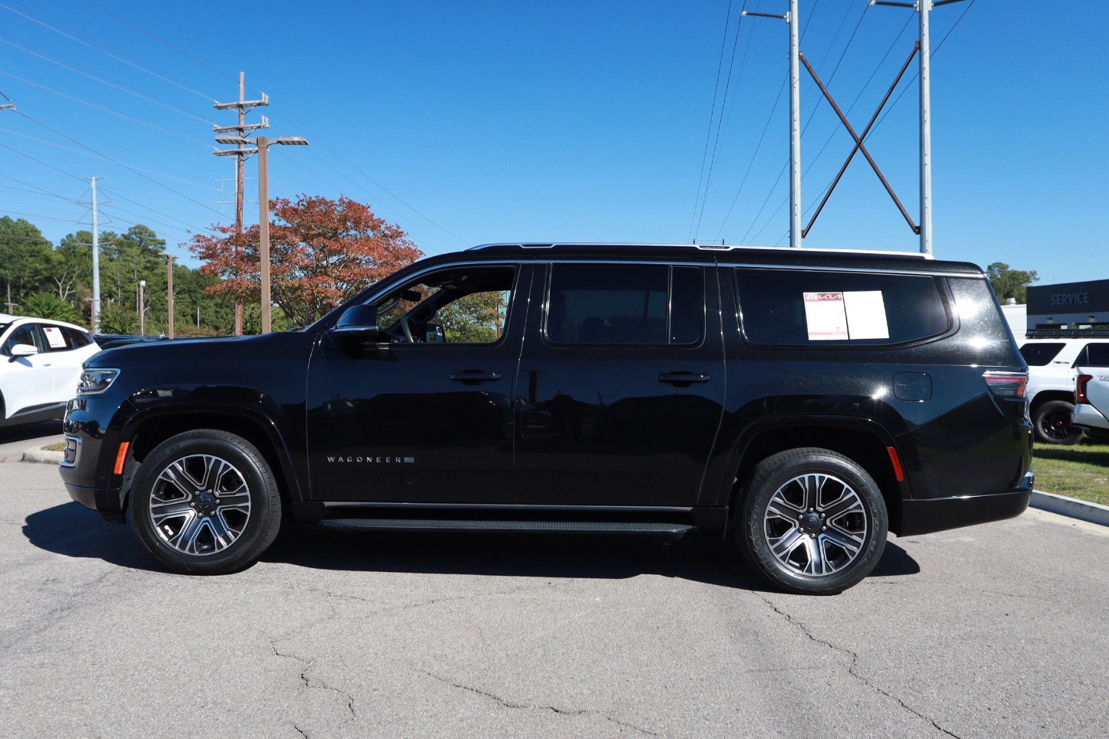 Used 2024 Jeep Wagoneer L Series II RWD image 2