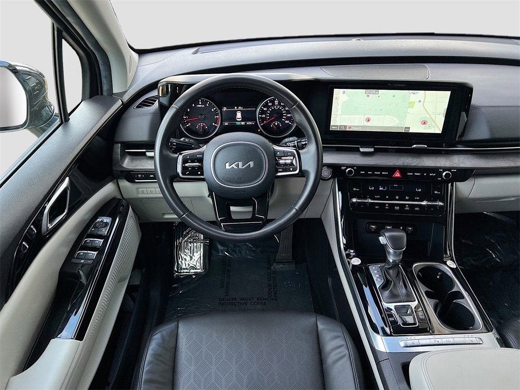 Used 2024 Kia Carnival EX image 22