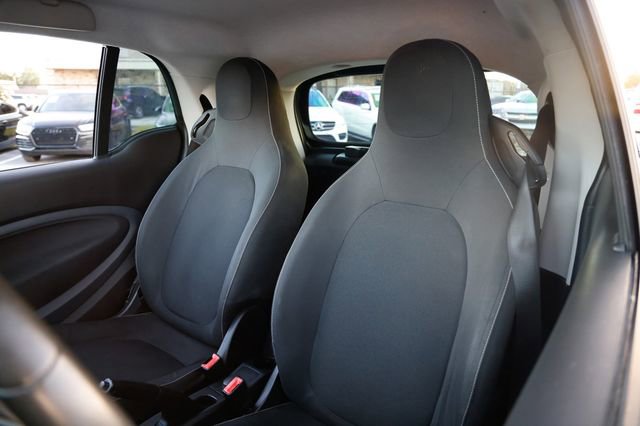Used 2016 smart fortwo passion image 8