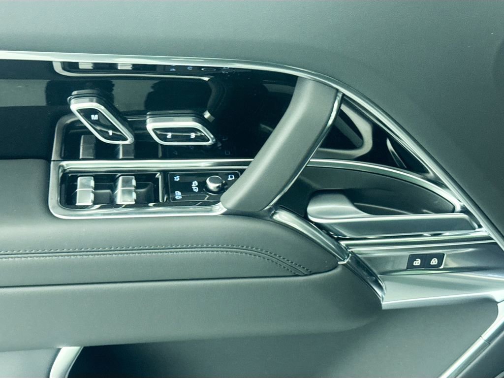 New 2026 Land Rover Range Rover SE image 17