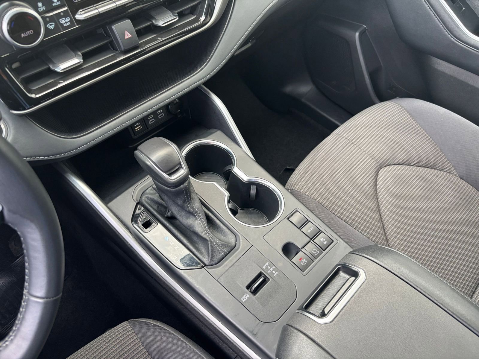 Used 2025 Toyota Highlander LE image 43