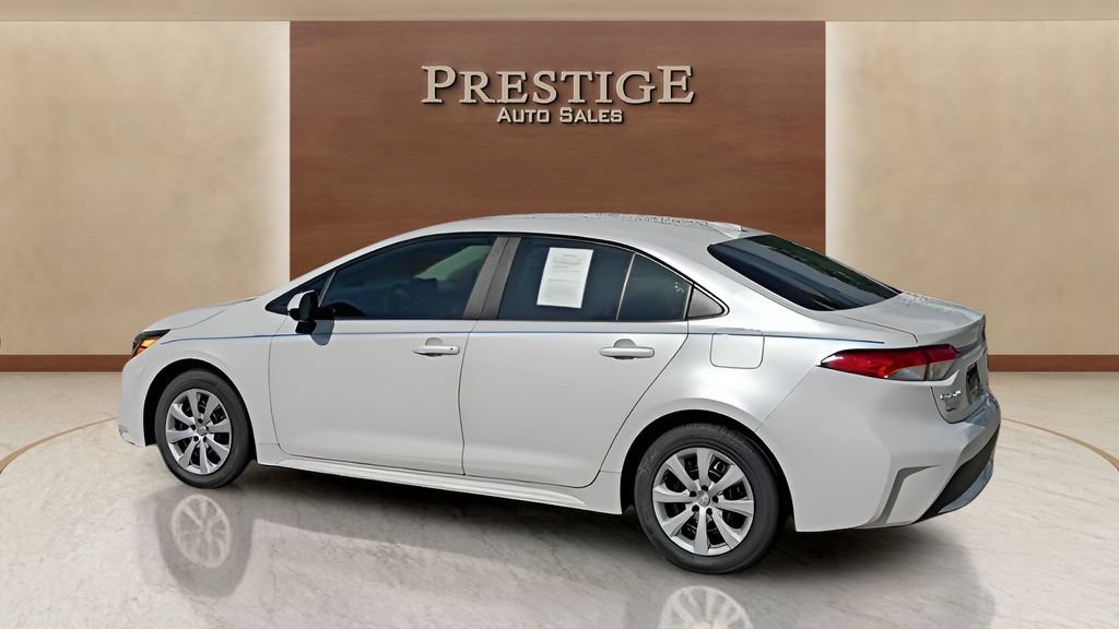 Used 2022 Toyota Corolla LE FWD image 18