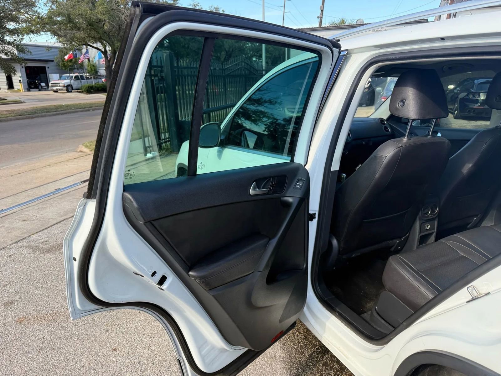 Used 2017 Volkswagen Tiguan Wolfsburg Edition image 24