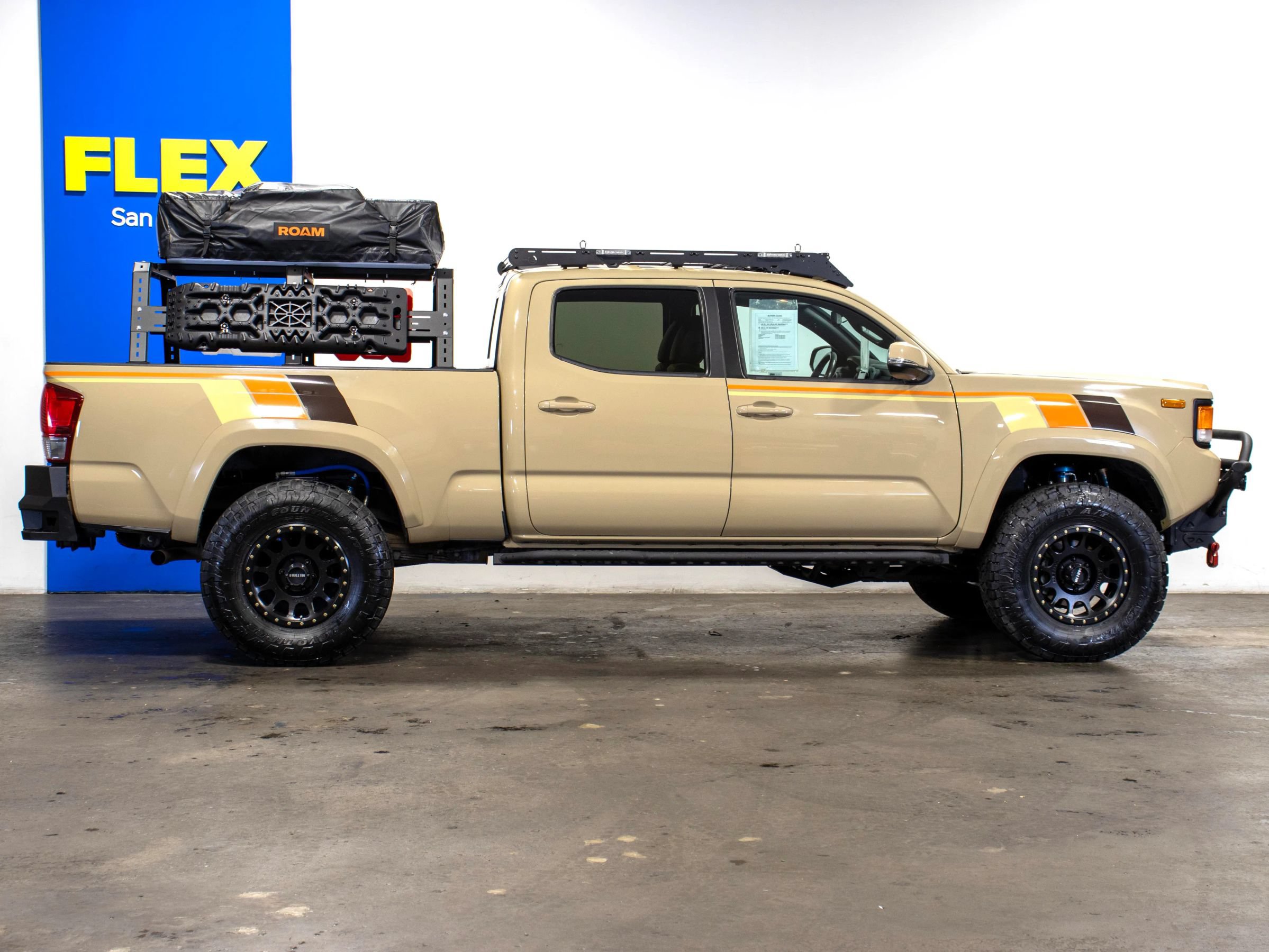 Used 2017 Toyota Tacoma TRD Sport w/ Premium & Technology Package AWD/4WD image 7