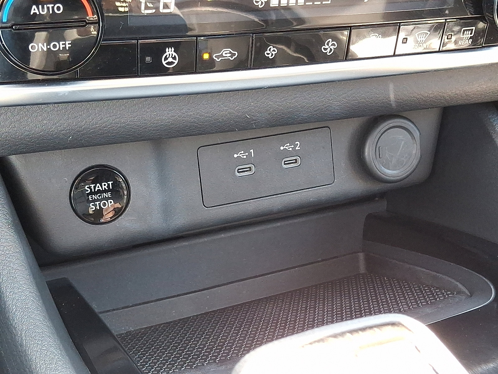 Certified 2024 Nissan Rogue SV w/ SV Premium Package AWD/4WD image 27