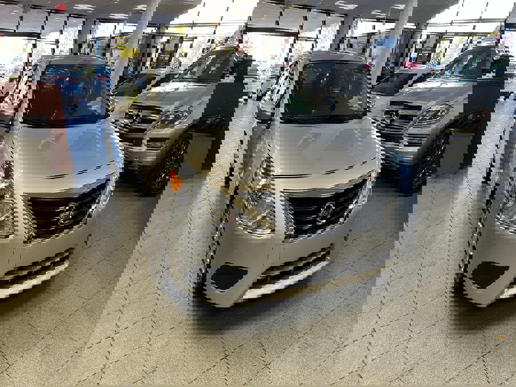 Used 2019 Nissan Versa SV image 3