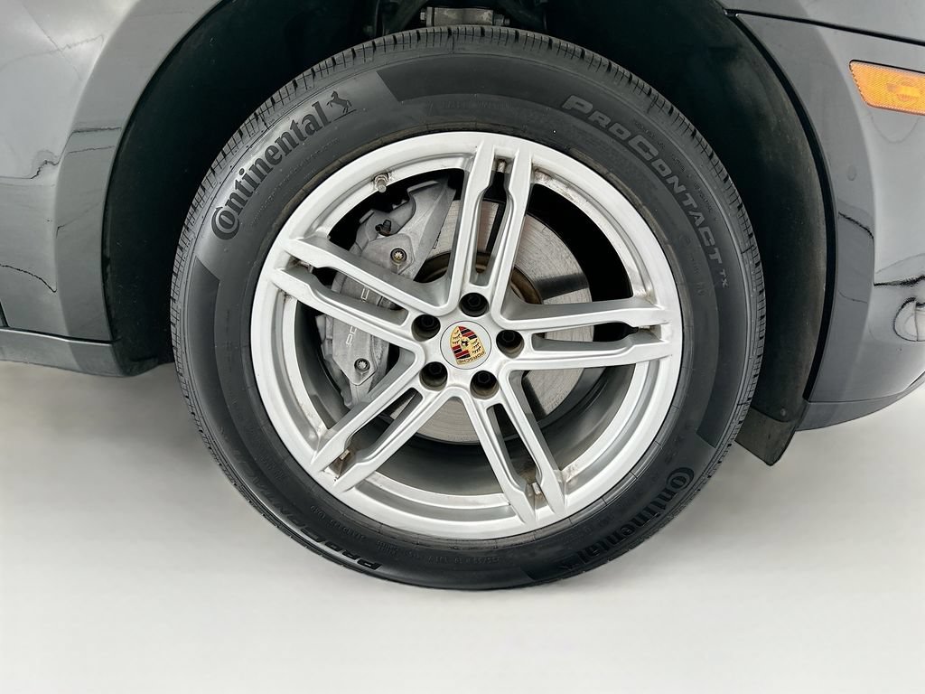 Certified 2024 Porsche Macan AWD/4WD image 32