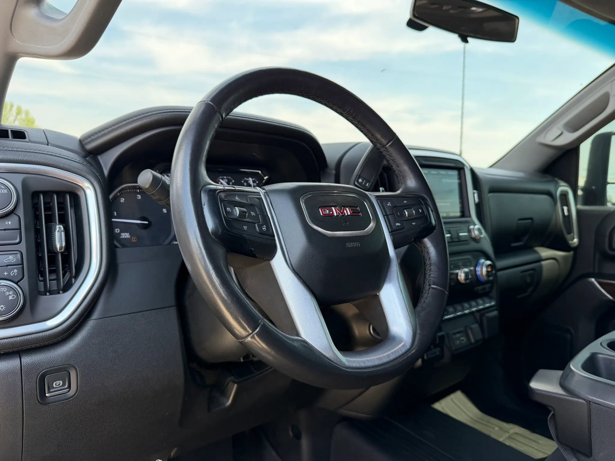 Used 2020 GMC Sierra 2500 SLE w/ SLE Value Package; image 12