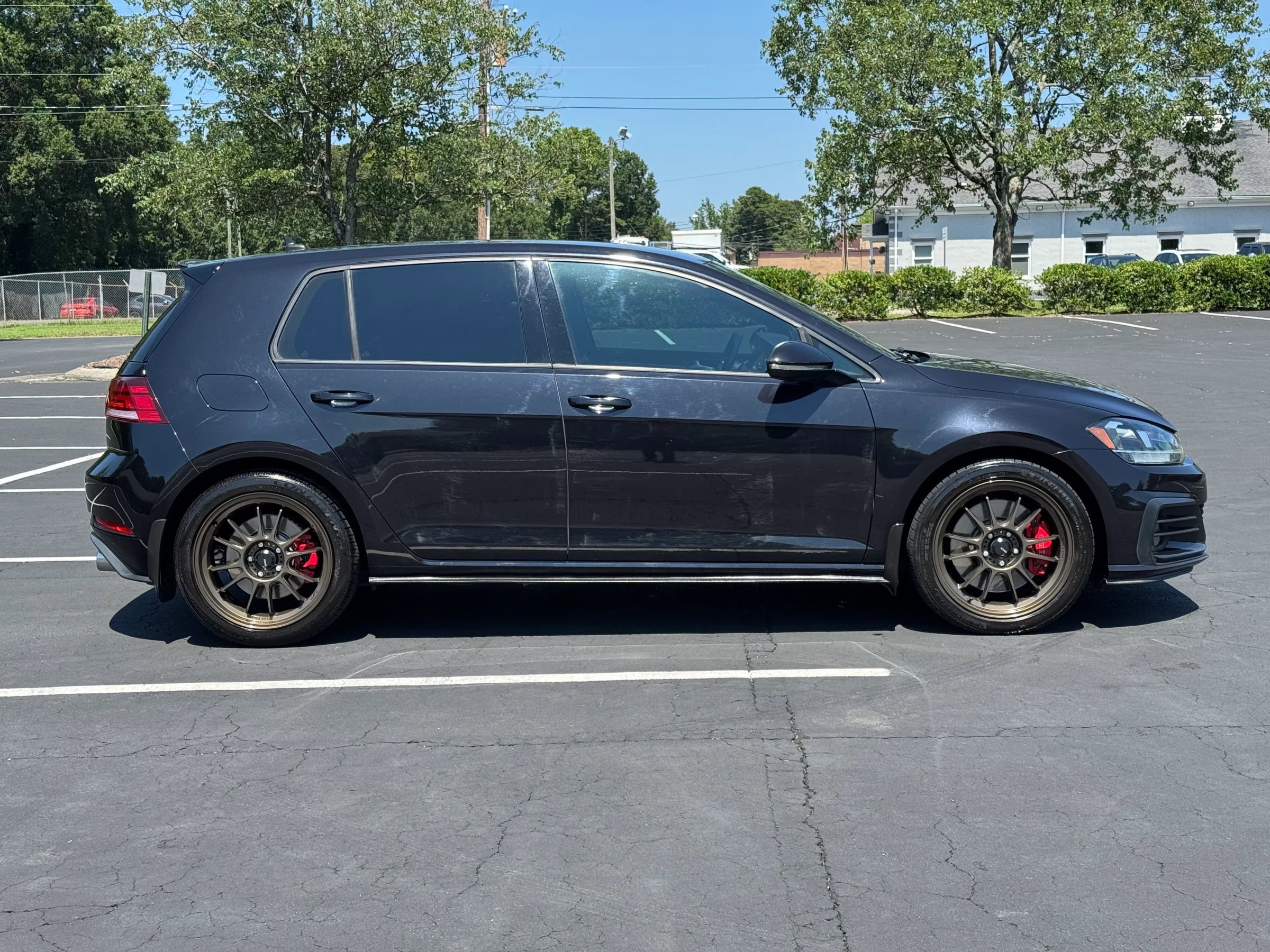 Used 2021 Volkswagen GTI SE image 5