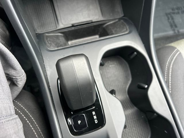 Used 2024 Volvo XC40 B5 Core image 19
