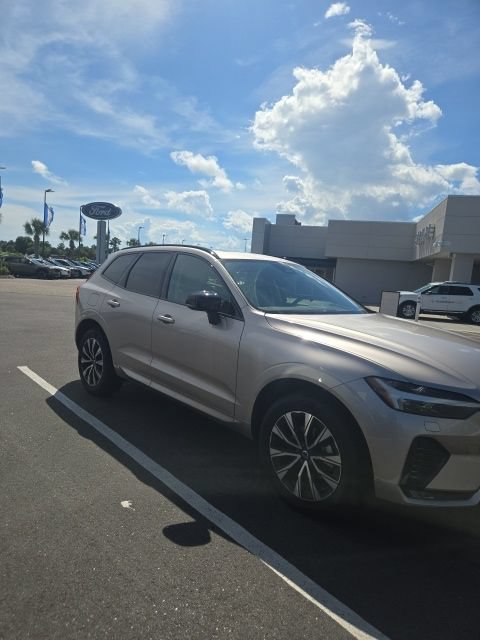 Used 2024 Volvo XC60 B5 Core w/ Climate Package AWD/4WD image 11